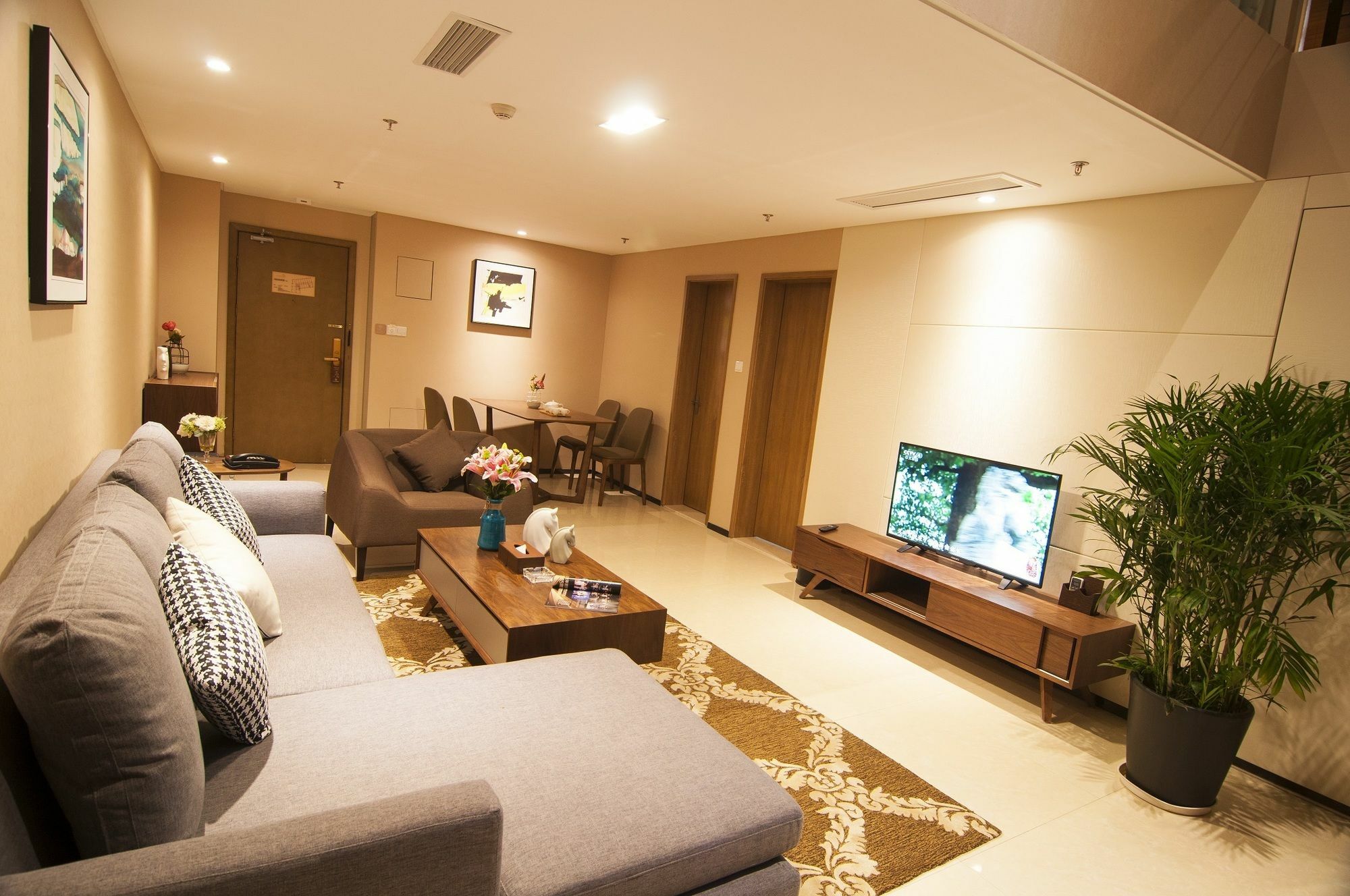 Home Plus Suite Hotel And Apartment Wuhan Exterior foto