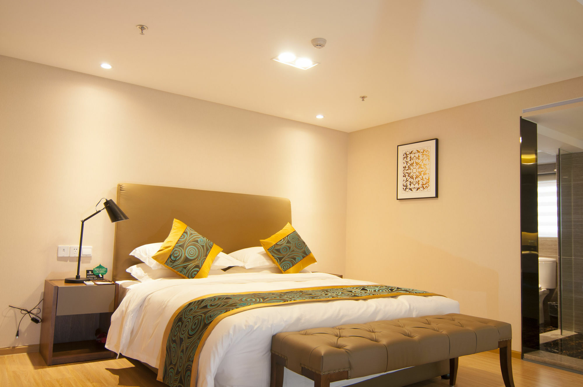 Home Plus Suite Hotel And Apartment Wuhan Exterior foto